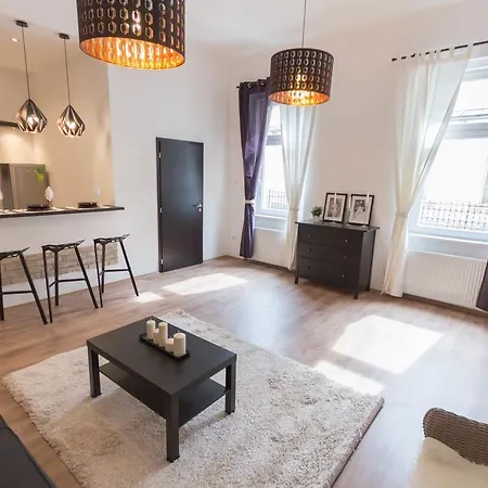 Luxury By Hi5-varoshaz *