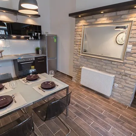 Luxury By Hi5-varoshaz 아파트 *