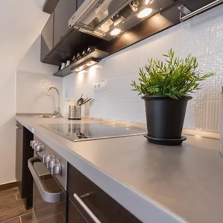 Luxury By Hi5-varoshaz 아파트 *